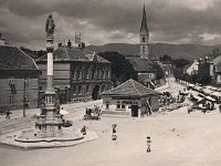 Kaptol oko 1925. godine. Skulptura Blažene Djevice Marije, autor A.D. Fernkorn, postavljen 1881. godine i ribarnica Ribarstvo d.d